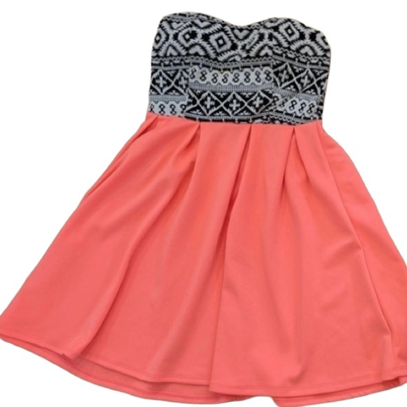 Geometric Strapless Mini Dress - Streetwear Society - Picture 1 of 5